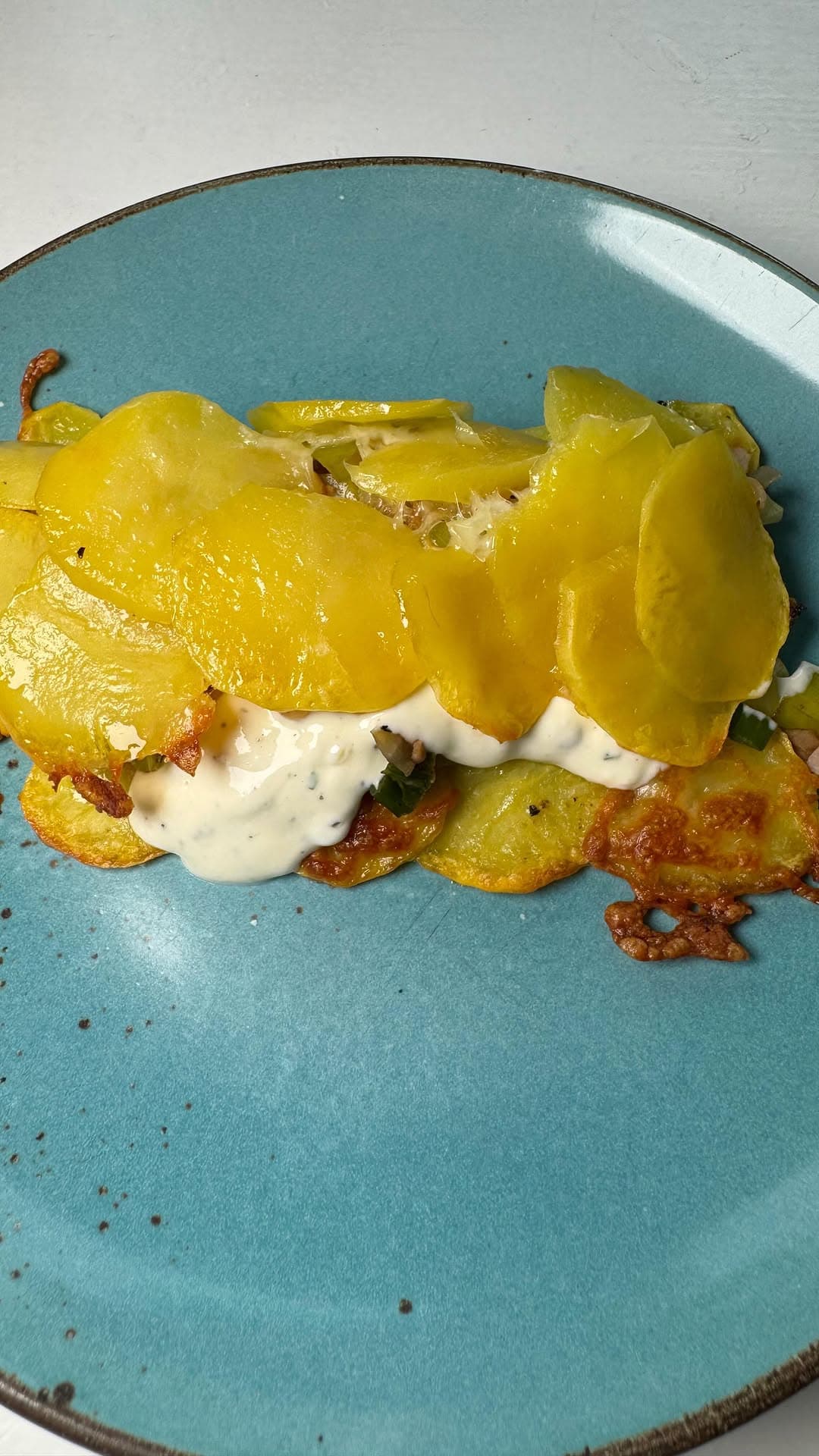 Kartoffel-Käse-Sandwich mit Lauch-Schinken-Füllung