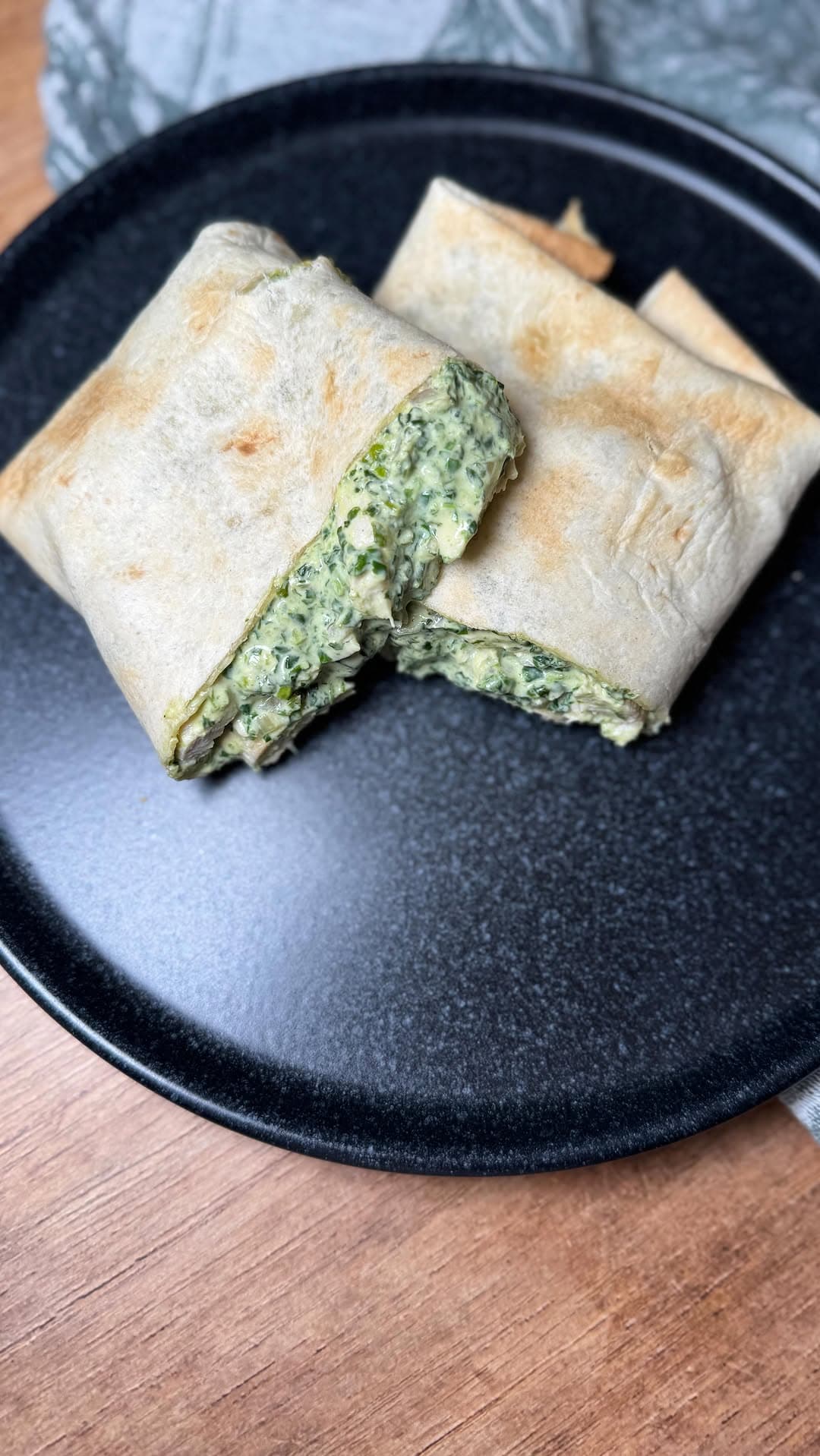 Cheesy Chicken Spinat Wraps