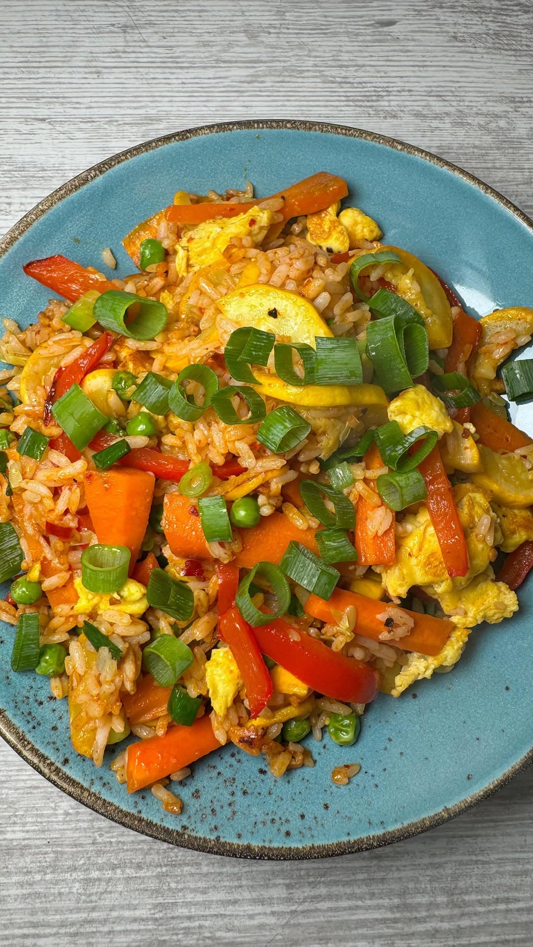 Gebratener Reis mit Gemüse und Ei