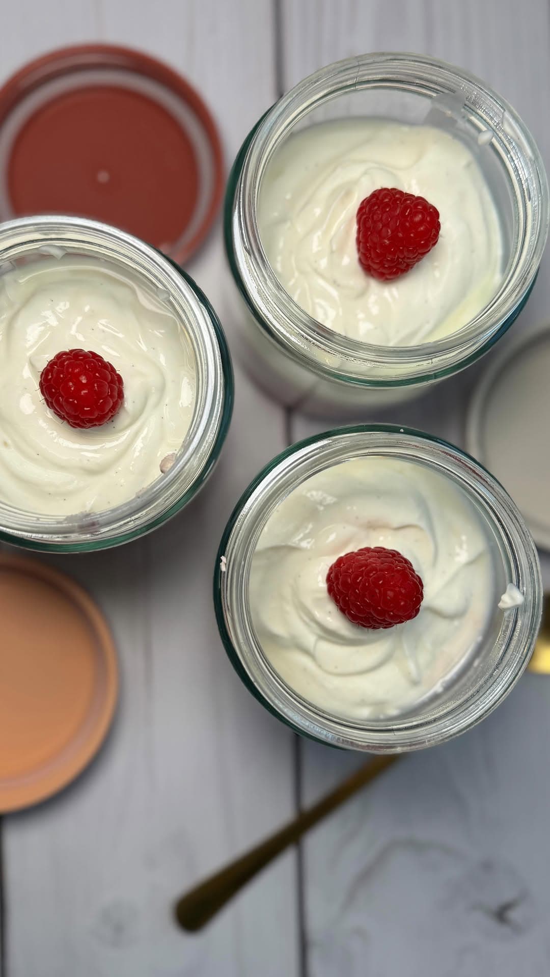 Himbeer-Overnight-Oats mit Quarkcreme-Topping