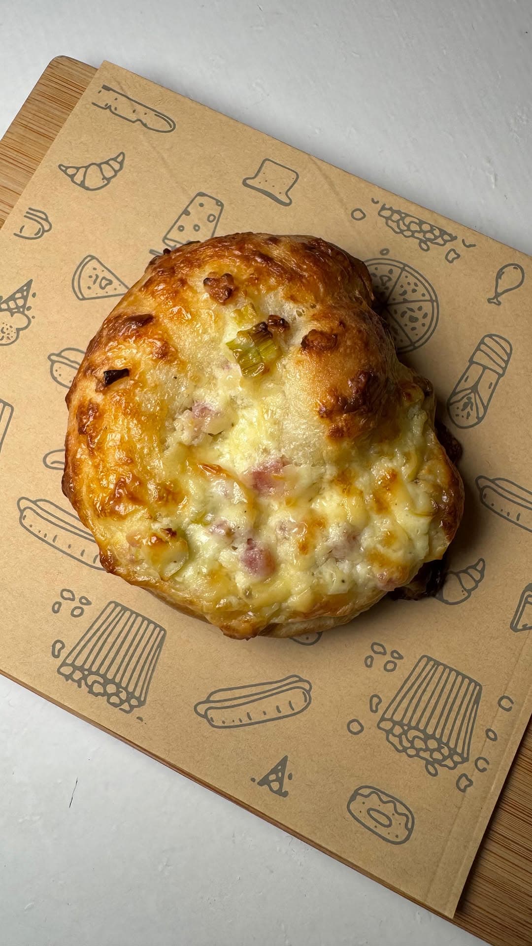 Laugenknoten im Flammkuchen-Style