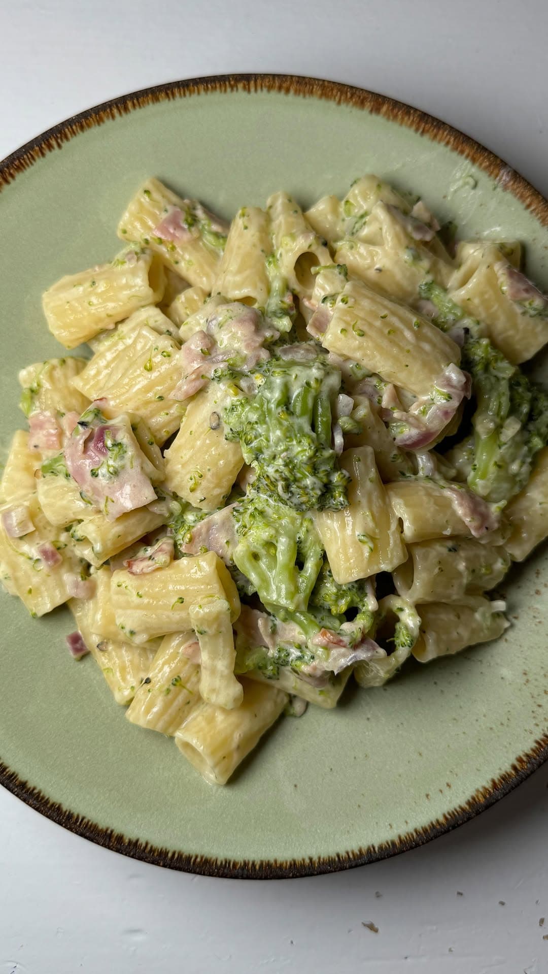 Cremige Schinken-Broccoli-Pasta