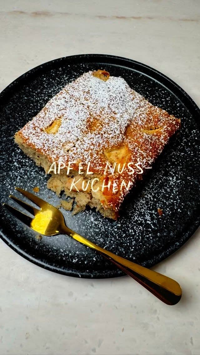 Apfel-Nuss-Blechkuchen