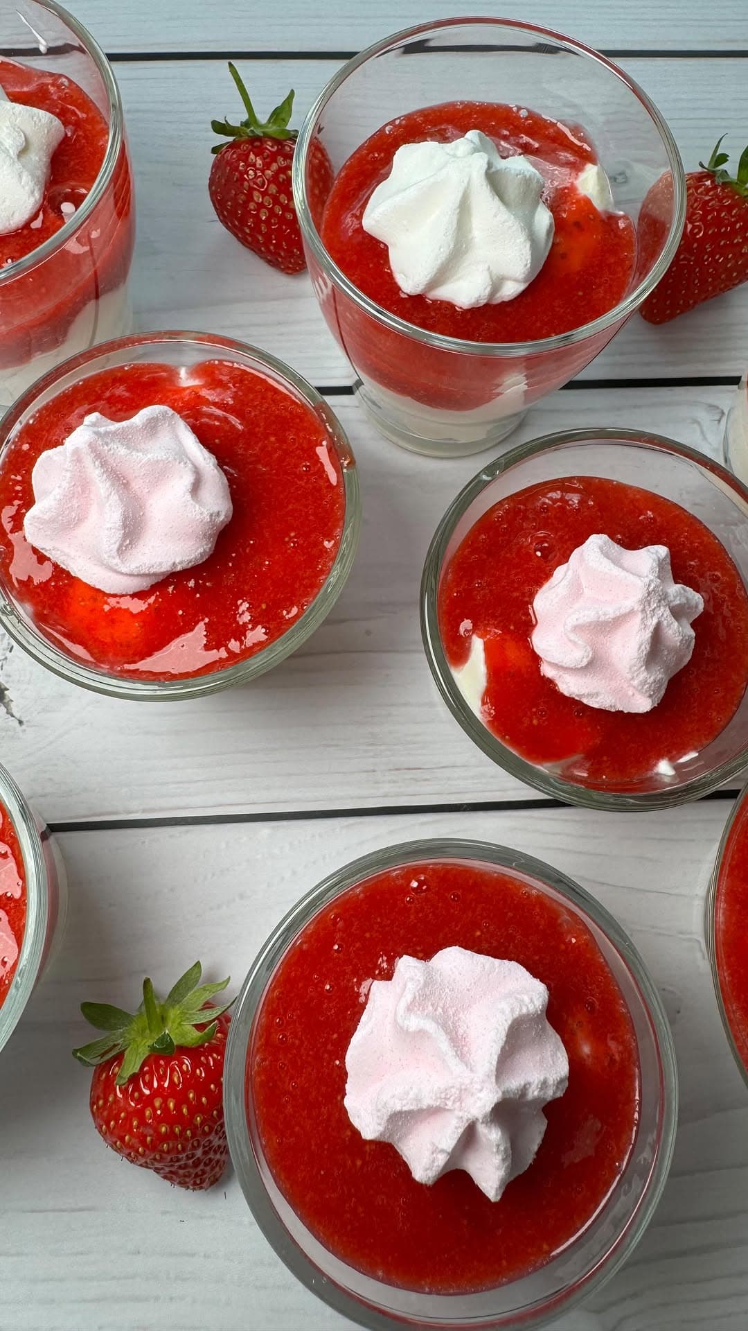 Schnelles Erdbeer-Baiser-Dessert