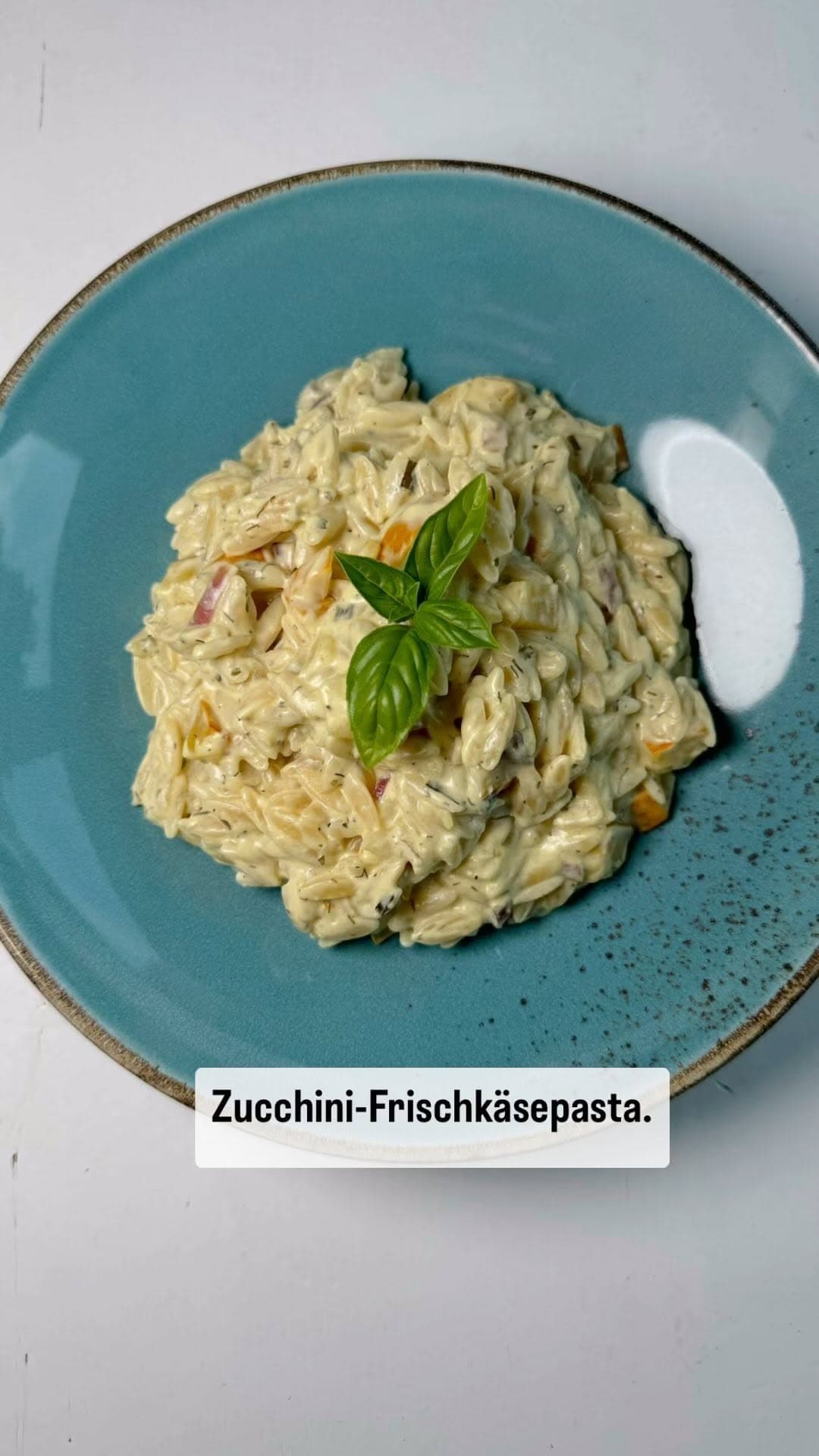 Cremige Frischkäse-Zucchini-Pasta