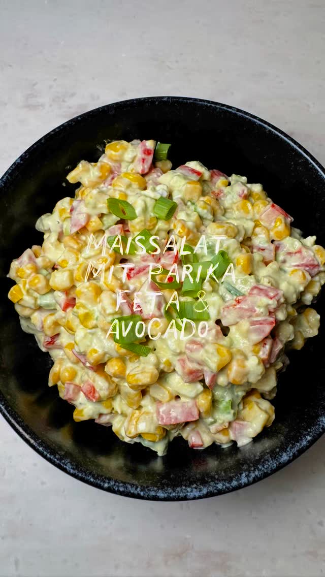 Mais-Salat mit Paprika, Feta und Avocado