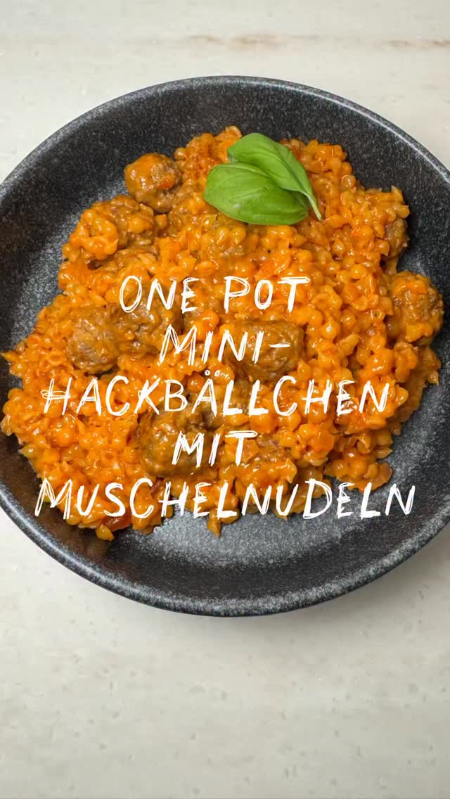 One Pot Mini-Hackbällchen mit Muschelnudeln