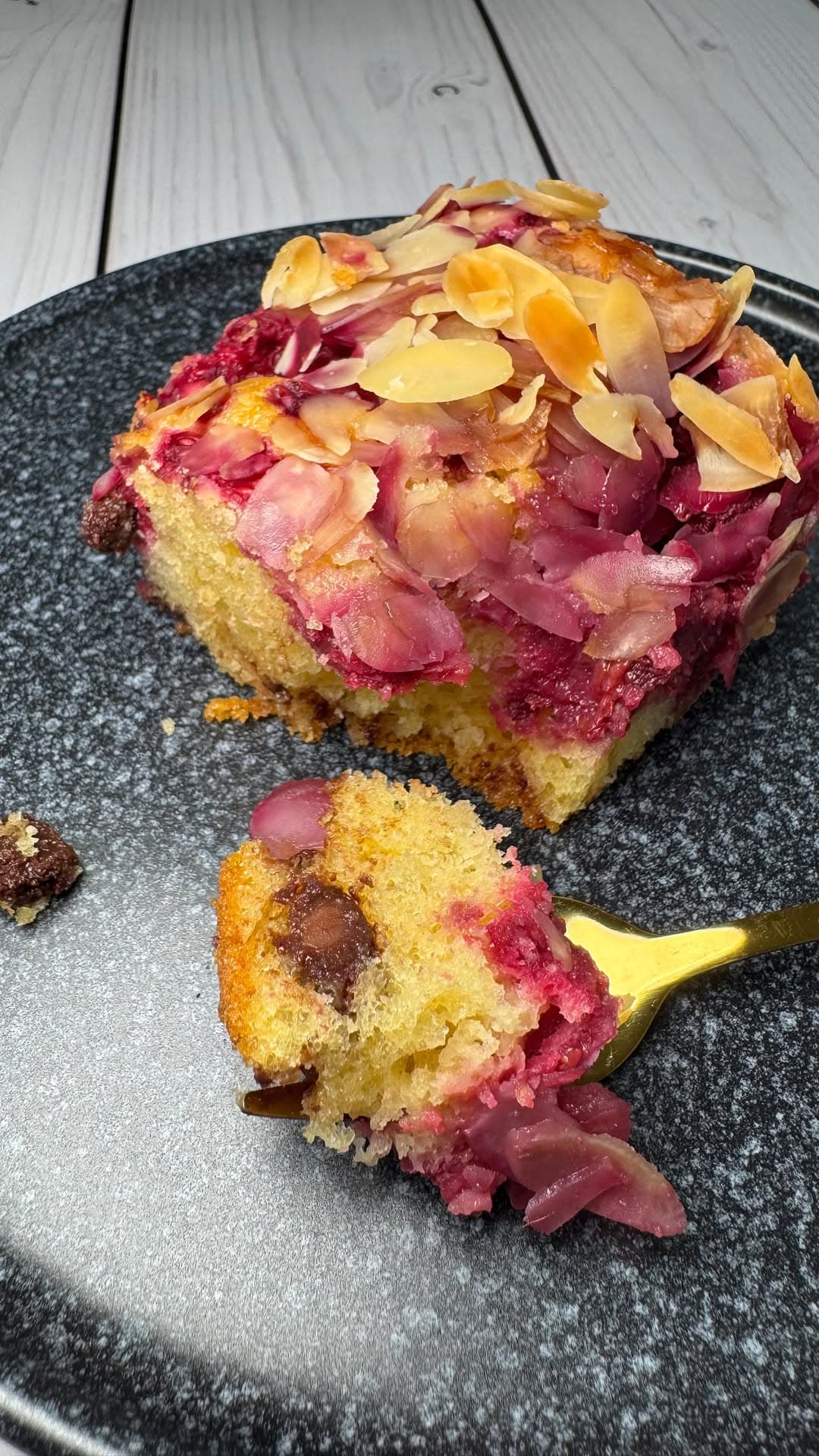 Saftiger Himbeer-Schoko-Blechkuchen