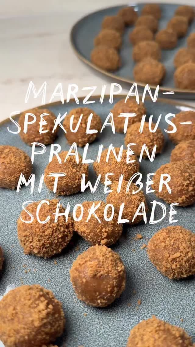 Marzipan-Spekulatius-Pralinen mit weißer Schokolade