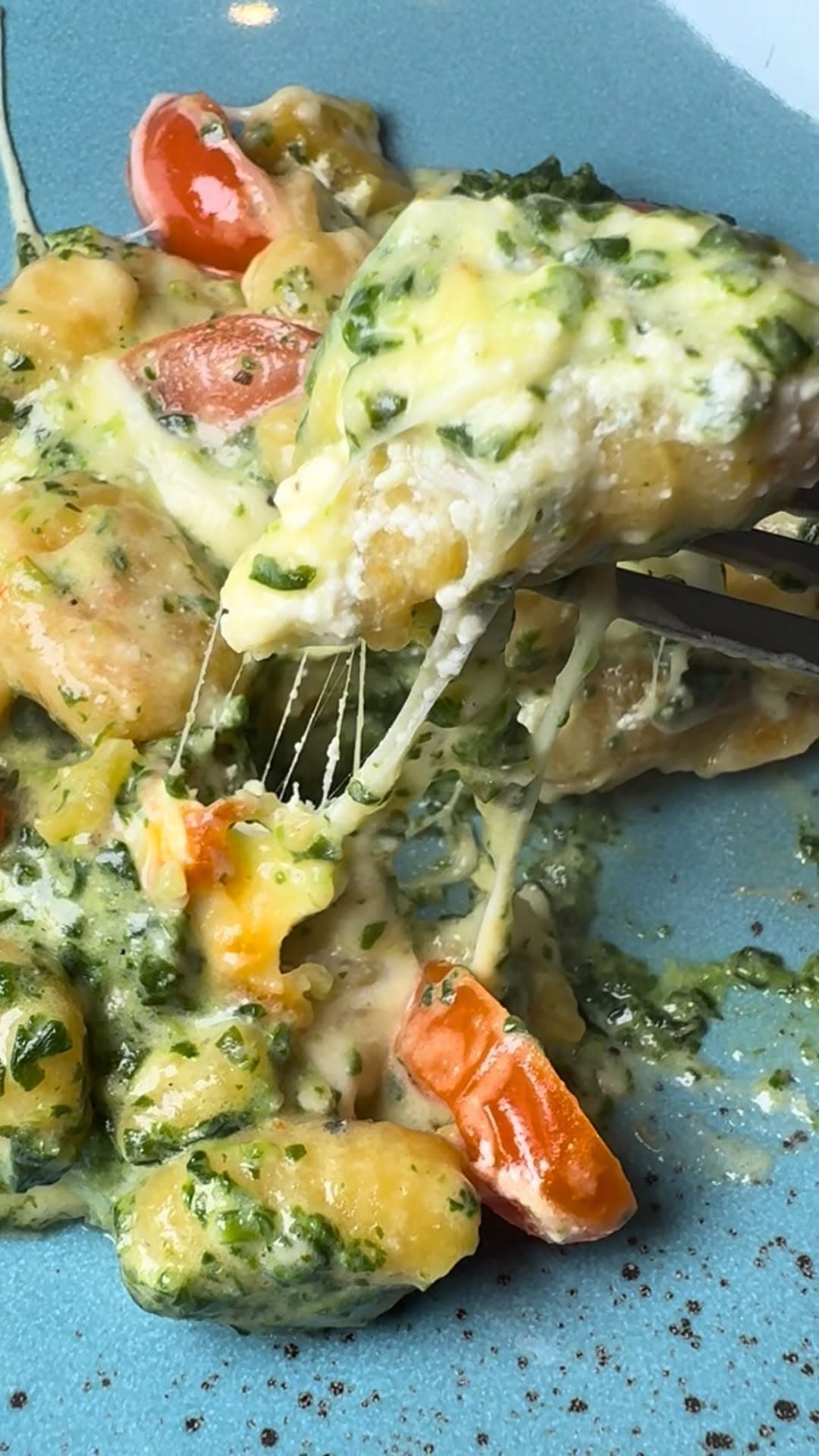 One-Pot Gnocchi-Auflauf mit Tomate, Spinat und Mozzarella