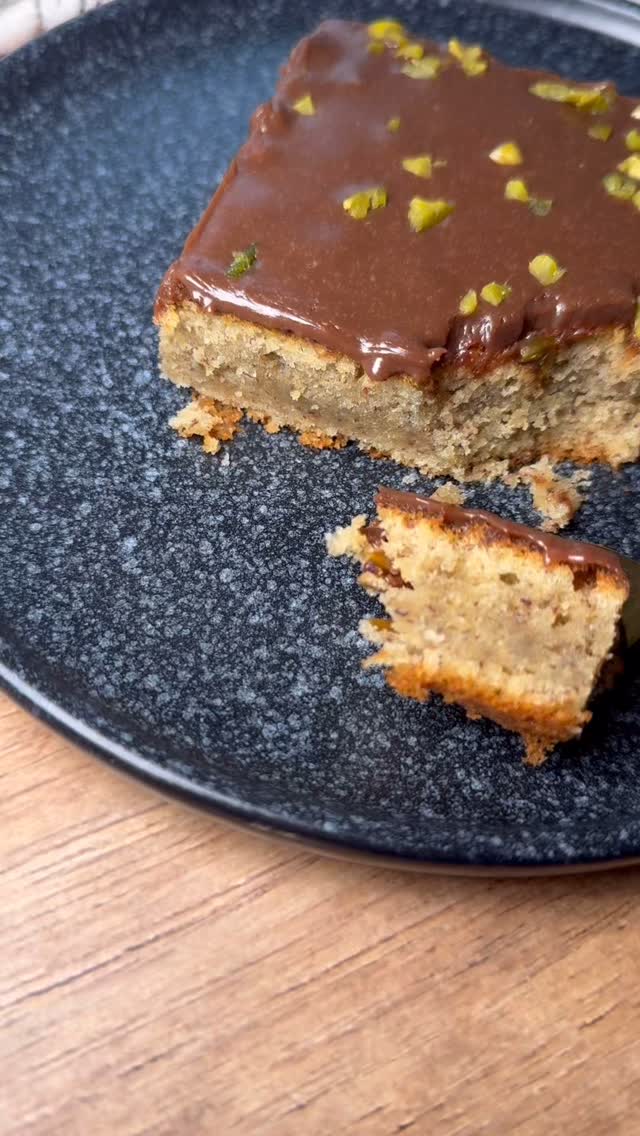 Supersaftiger Pistazien-Nuss-Kuchen mit Pistazien-Schokoladen-Ganache
