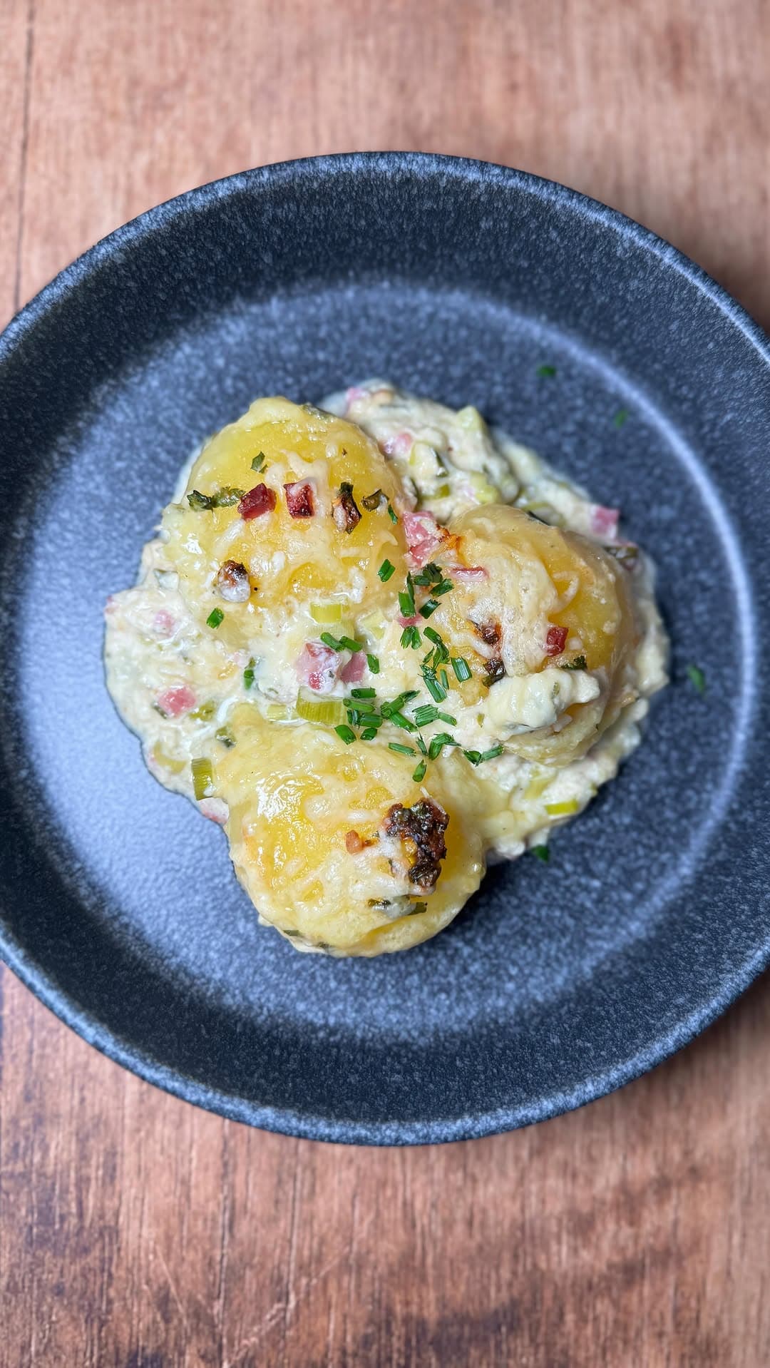 Knutschis in Parmesankräutersahnesoße