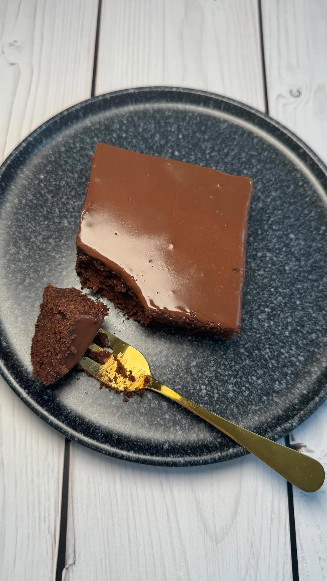Schokoladen-Blechkuchen Sacher-Art