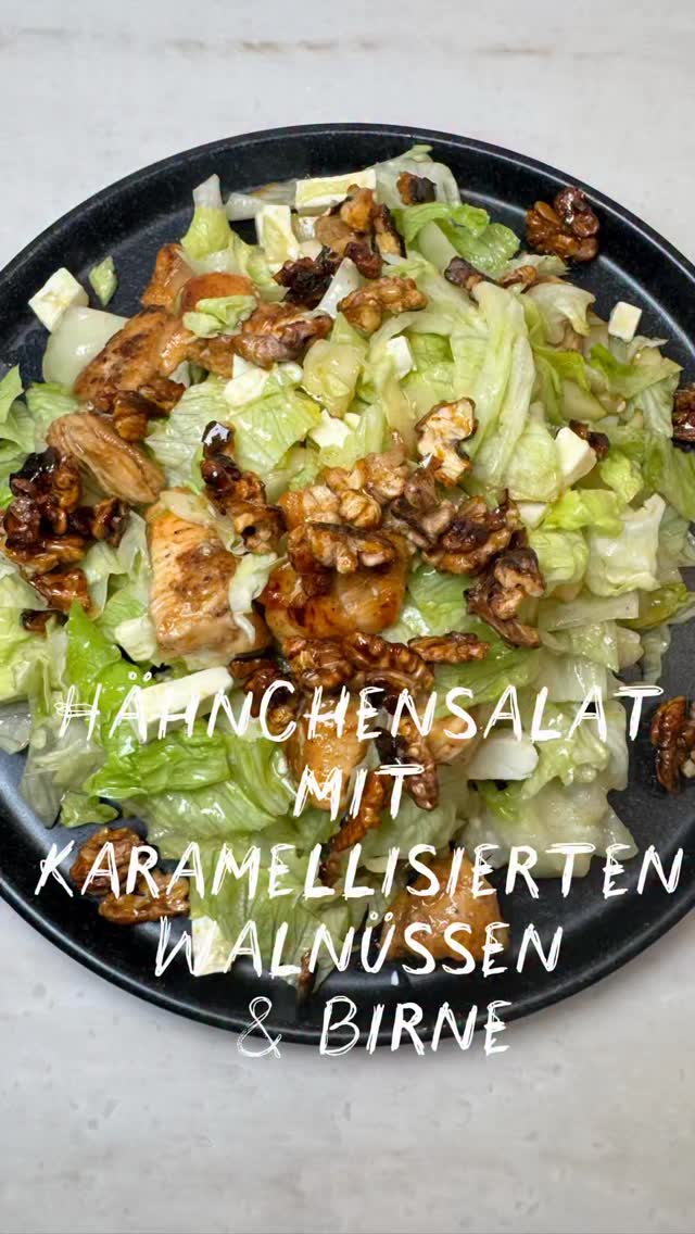 Hähnchensalat mit karamellisierten Walnüssen & Birne