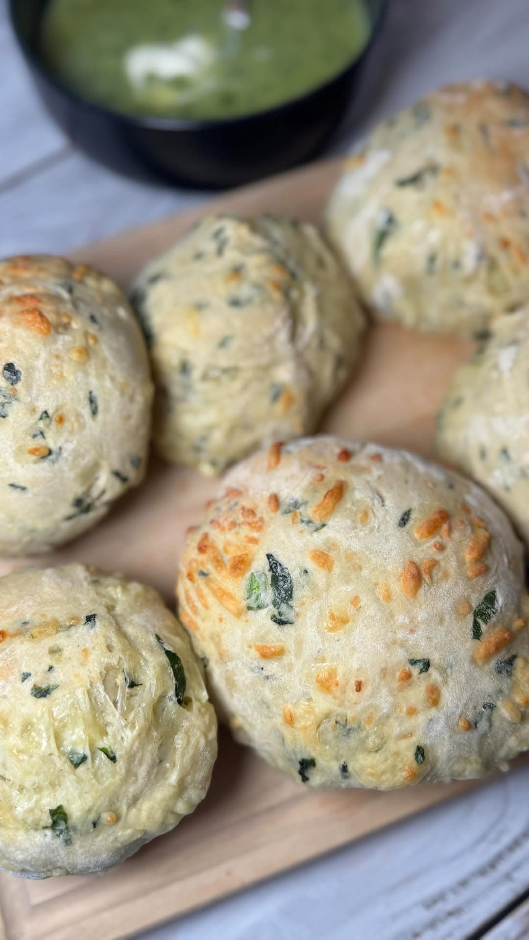 Bärlauch-Käse-Brötchen