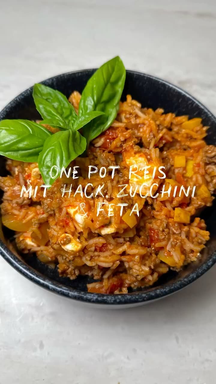 One Pot Reis mit Hack, Zucchini und Feta