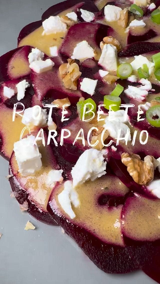 Rote-Bete-Carpaccio mit Honig-Senf-Dressing, Feta und Walnüssen