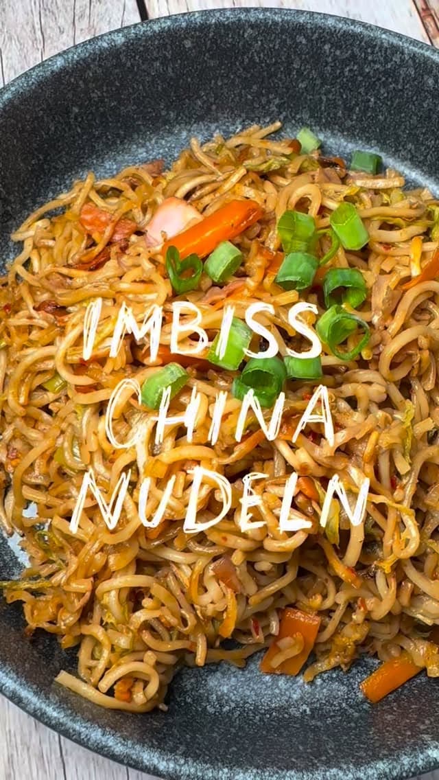 Gebratene Nudeln wie vom China-Imbiss