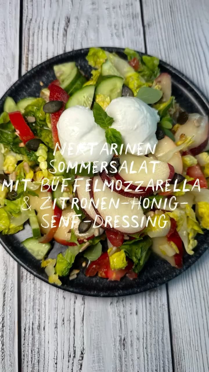 Nektarinen-Sommersalat mit Büffelmozzarella und Zitronen-Honig-Senf-Dressing