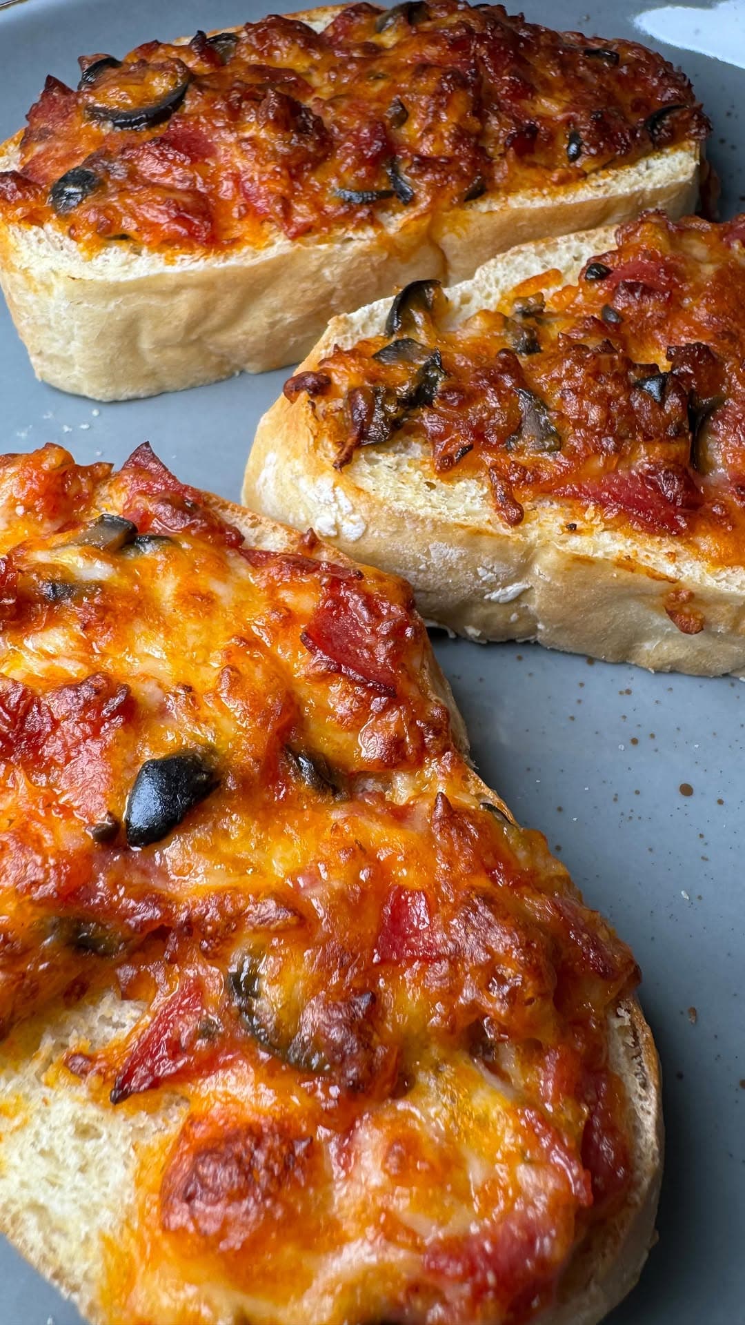 Mediterrane Pizzabrötchen aus dem Airfryer