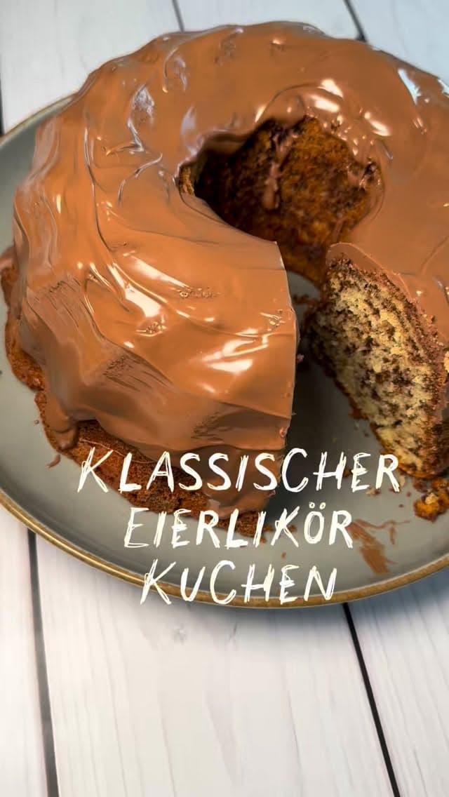 Saftiger Eierlikör-Rührkuchen