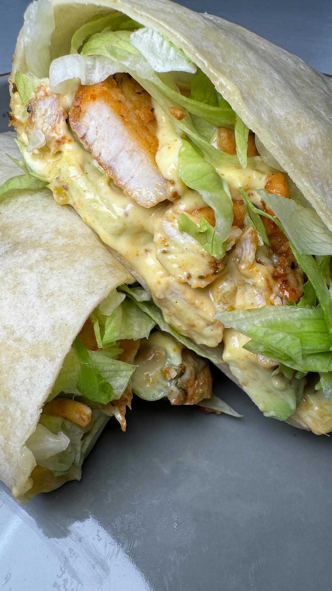 Hähnchenwraps in zwei Varianten: Mango-Curry und Honig-Senf