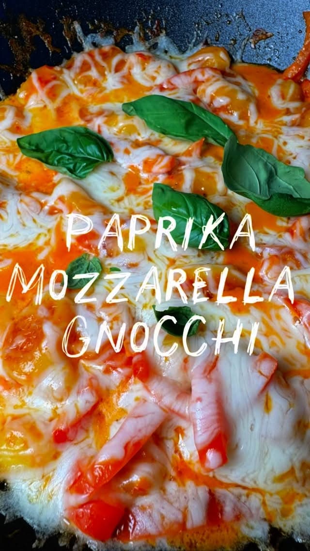 One Pot Paprika-Mozzarella-Gnocchi