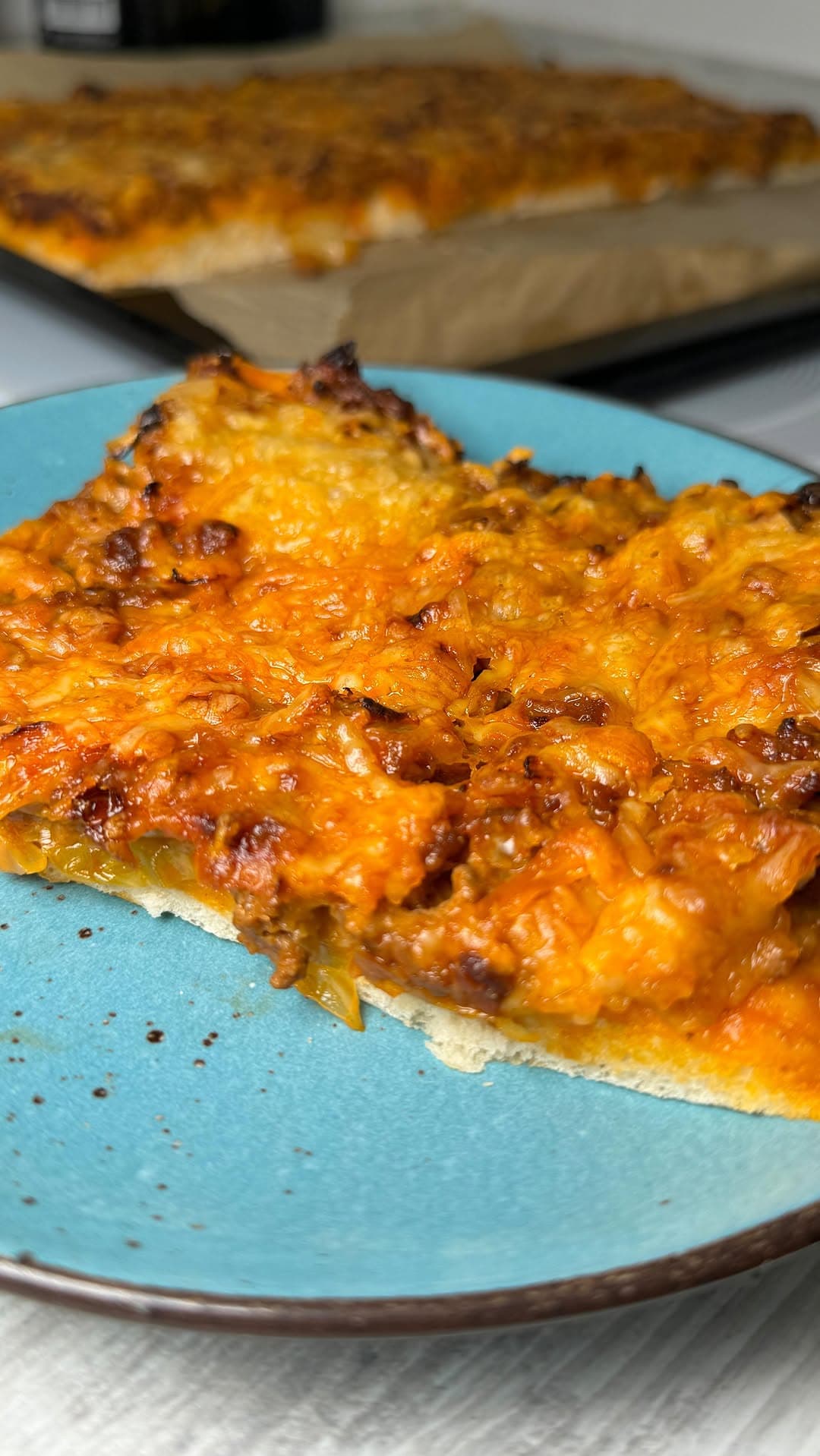 Spitzkohl-Hackfleisch-Pizza