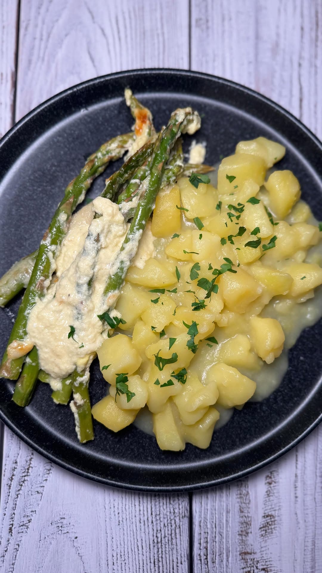 Grüner Spargel in Parmesansauce aus dem Ofen